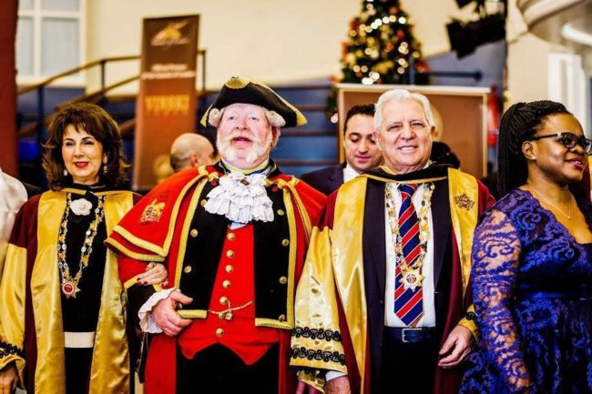 26000906_1969838633342480_1309626314471001967_n Honorary professor of Oxford